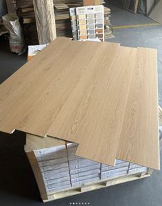 Plancher vinyle stratifié hybride en gros, système clic, épaisseur 6 mm, motif chevrons en plastique - Product Image 1