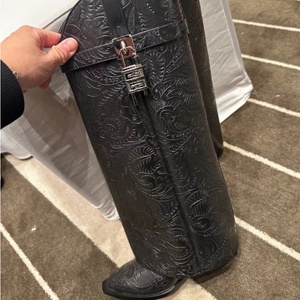 Bottes hautes rétro pour femme à talons compensés, avec empiècements en similicuir verni, tige repliable, bout pointu et fermoir métallique Shark Lock - Product Image 5