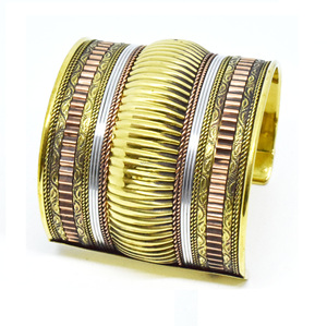 Bracelet carré multicolore pour femme, bijoux Diwali, manchette brillante couleur or, en laiton, collection USA, nouveauté décembre 2024 - Product Image 2