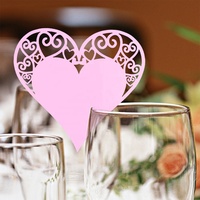 Carte d'escorte en forme de coeur découpée au laser pour décoration de table