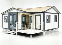 Casa Prefabricada Móvil Tipo Villa con Revestimiento de Madera, Techo a Dos Aguas, Casa Modular para Glamping, Resort, Cabaña Vacacional