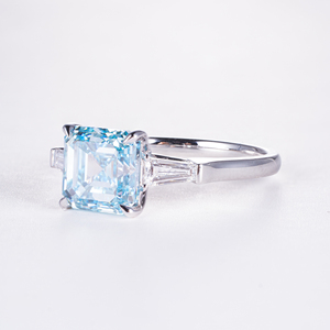 Anello con Diamante Blu Fancy Taglio Asscher Certificato IGI in Oro 18K, Perfetto per Matrimoni e Regali, Direttamente dalla Fabbrica - Product Image 2