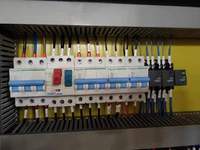 Nuevo Sistema de Corte Automático Programable de Ranuras en V de Acero CHZOM 2024 |   Máquina Ranuradora Vertical CNC 1250/3200 con Productividad Mejorada