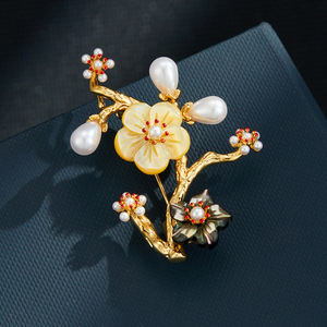 Chinese Style Plum Blossom Brooch Zinc Alloy Faux Pearl Flower Pin Women's Party Accessory - Product Image 1