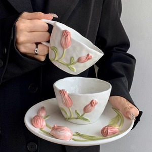 Caneca de Café Cerâmica Vintage 3D com Design de Tulipa em Relevo Pintada à Mão e Prato com Alça 250mL Design Fresco e Fofo para Casa - Product Image 5