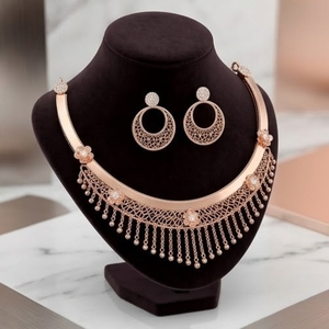 Conjunto de Collar con Flecos de Oro Rosa Italiano en Plata 925 con Pendientes Circulares a Juego, Joyería de Diseño para Mujer - Product Image 2