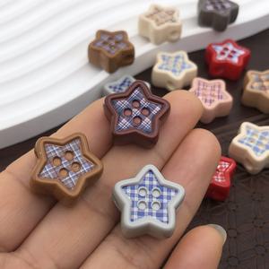 Nouvelles <span class=keywords><strong>perles</strong></span> acryliques à bouton étoile à motif écossais, peintes, à grand trou, <span class=keywords><strong>perles</strong></span> en vrac pour loisirs créatifs et accessoires de mode DIY - Product Image 2