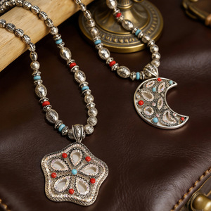 Collier ethnique vintage perlé coloré turquoise - Pendentif rétro en alliage lune et étoile - Bijoux créatifs célestes pour couple - Product Image 4