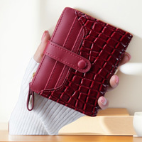 Dompet Pendek Motif Buaya Gaya Korea untuk Wanita, Mini Clutch, Tempat Kartu dengan Ritsleting dan Kancing Tekan