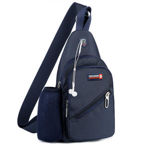 Sac <span class=keywords><strong>de</strong></span> poitrine imperméable avec prise casque, sac à bandoulière léger pour téléphone portable pour <span class=keywords><strong>homme</strong></span>, sac <span class=keywords><strong>de</strong></span> poitrine à bandoulière - Product Image 3