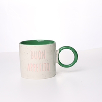 Tasses à café modernes personnalisées au meilleur prix avec couleur violette et mots chaleureux/poignée circulaire/motif sceau