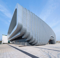 Revêtement extérieur moderne en panneaux d'aluminium courbés sur mesure pour la décoration de la façade des hôtels, des centres commerciaux, des villas et des hôpitaux