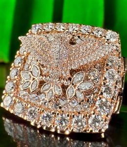 Bague pour homme en or 9K/14K/18K - Diamants de laboratoire taille émeraude, design pavé complet, certifiée IGI, bijoux de championnat - Product Image 2