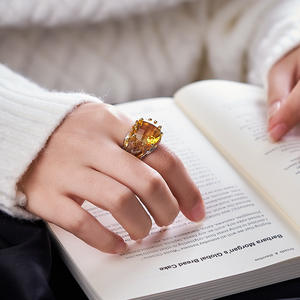 แหวนเงินแท้925หรูหราพร้อมอัญมณีเพชรโมอิสและซิทรีน - Product Image 2