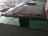 Plotter de corte plano de doble cabezal de alta precisión con control CNC y mesa de vacío para cortar cartón, PVC, PP y más