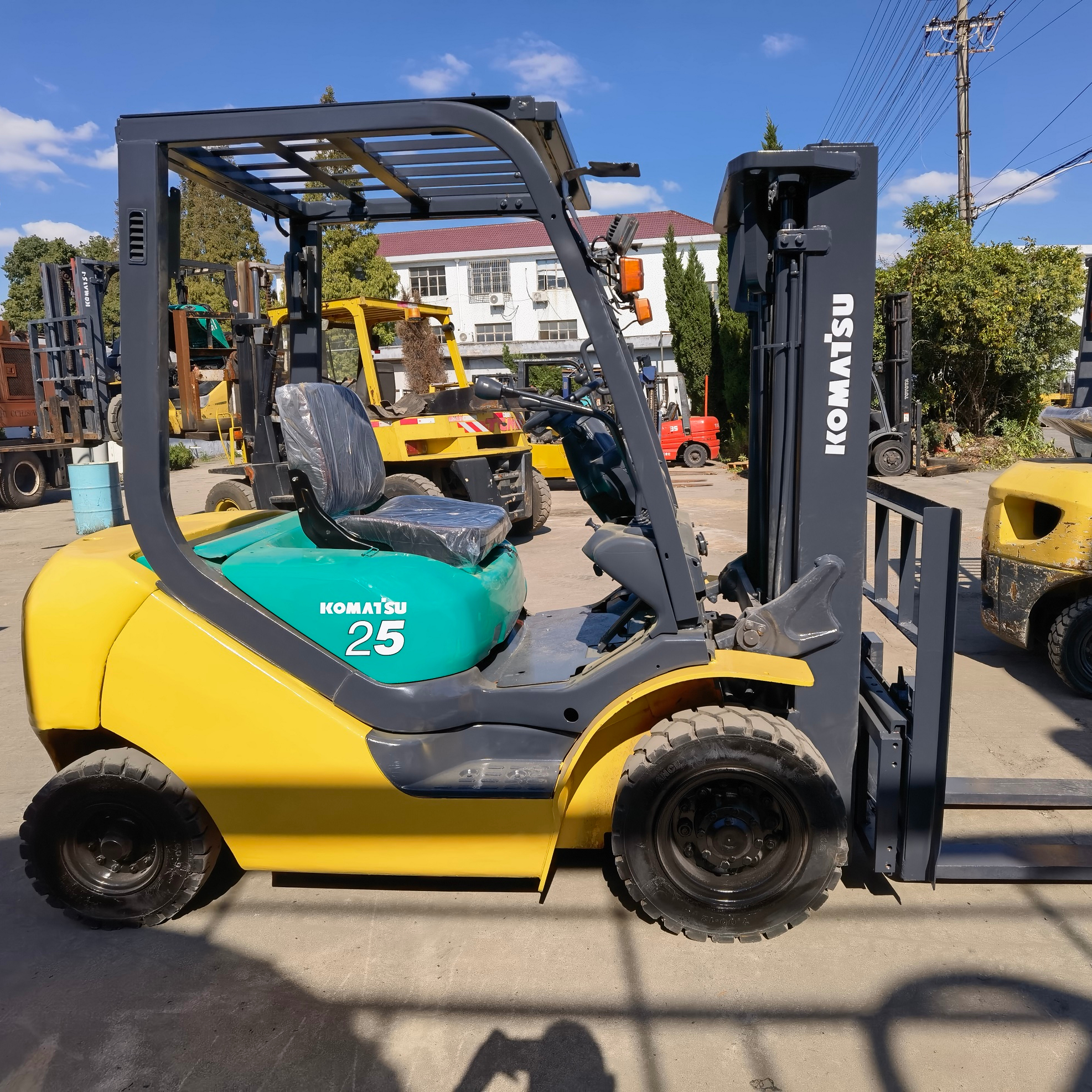 Used-Komatsu-Forklift-FD25-