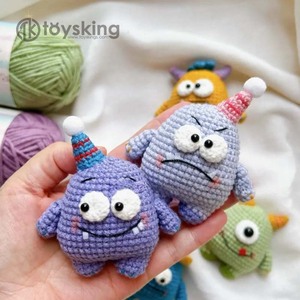 Portachiavi Mostro all'Uncinetto Fatto a Mano - Simpatico Mini Peluche, Regalo Unico <span class=keywords><strong>per</strong></span> Bambini, Decorazione <span class=keywords><strong>per</strong></span> Borse e Cosplay - Product Image 6