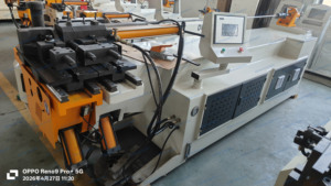 Machine de pliage de tubes carrés CNC robuste, plieuse de tubes ronds hydraulique automatique pour la construction et les structures de serres - Product Image 3