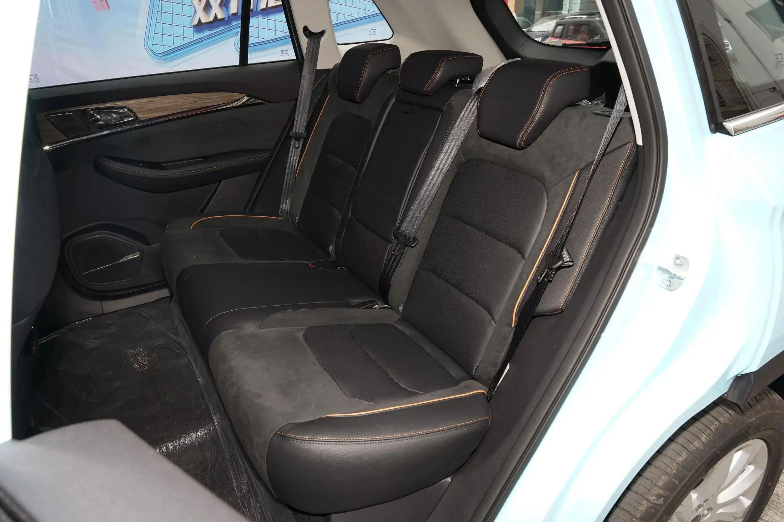 used car Skyworth HT-i Smart Line Plus version 5-door 5-seat mid-size SUV plug-in hybrid
