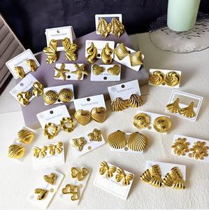 Großhandel Damen Mode-Ohrringe - 18K Vergoldet Hypoallergen Stud & Hoops, Edelstahl Schmuckset - Product Image 1