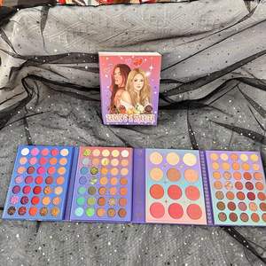Palette Ombretti KG <span class=keywords><strong>Shakira</strong></span> 117 Colori, Quattro Tonalità, Perlato Opaco, Illuminante, Blush, Glitter, Stile Ultramo - Product Image 3