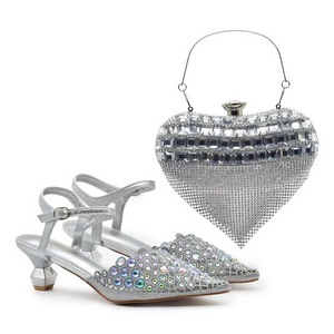 Sacca a forma di cuore scintillante e <span class=keywords><strong>scarpe</strong></span> <span class=keywords><strong>con</strong></span> <span class=keywords><strong>tacco</strong></span> alto <span class=keywords><strong>borchie</strong></span> di diamanti adatte per cene - Product Image 5