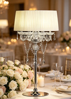 Lampe de table de mariage style victorien avec abat-jour en tissu à franges ivoire et support en métal doré pour événements et fêtes