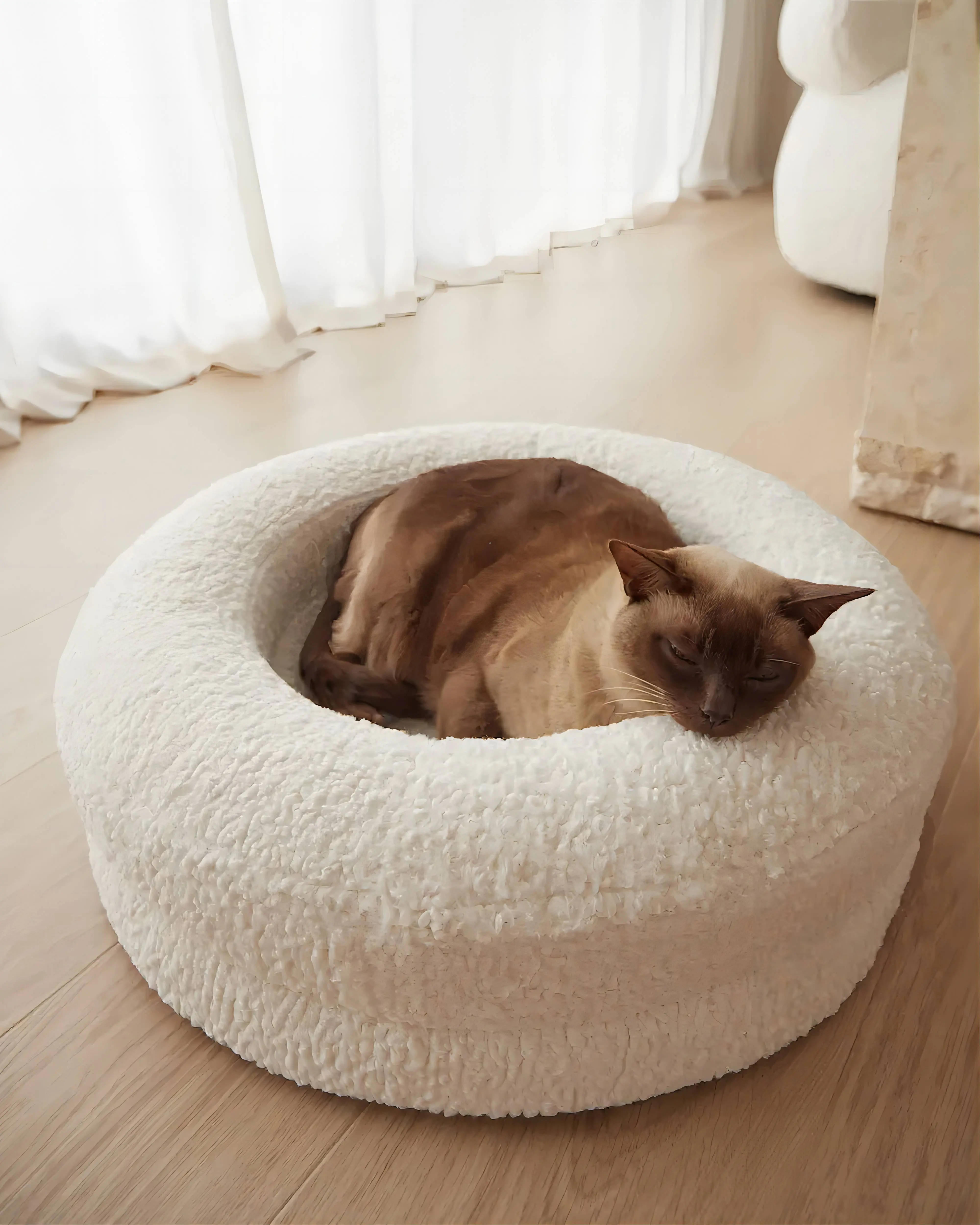 High Quality Cat Nest with Milk Cream Boucle Cover Pet Cushion Memory Foam Luxury Design CatStreet Pet Dog Cat Bed