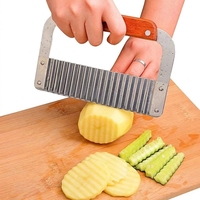 Couteau à pommes de terre Wolfgrip moderne et minimaliste en acier inoxydable, outil de cuisine multifonctionnel pour usage domestique ; trancheuse pour frites en forme de fleur