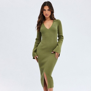 โรงงาน OEM ผลิตเสื้อถักคอวี แขนยาว สำหรับฤดูหนาวและฤดูใบไม้ร่วง ชุดเดรสไหมพรมยาว ดีไซน์หรูหรา - Product Image 1