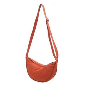 Sac bandoulière pour femme moderne et spacieux, fabriqué en nylon de haute qualité avec plusieurs poches - Product Image 4