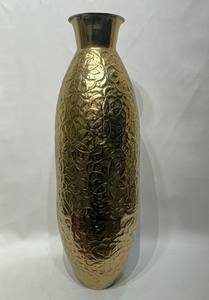 Jarrón de suelo Gilded Bloom, celebración de la elegancia atemporal, con patrones florales en relieve, precio al por mayor - Product Image 4