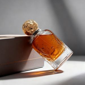 Frasco de Perfume Único 100ml Design Elegante Frasco de Vidro com Spray de Névoa Fina e Tampa de Metal Caixa de Presente Personalizada Disponível - Product Image 5