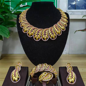 <span class=keywords><strong>Parure</strong></span> de <span class=keywords><strong>bijoux</strong></span> de luxe Zhuerrui en zircone cubique, style diamant américain, comprenant collier, bracelet, boucles d'oreilles et bague - Product Image 5