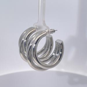 Pendientes de Aro Tianyu Gems, Diseño Simple y Clásico de Tres Capas en Forma de Jaula con Diseño Geométrico, Latón Chapado en Oro, Sin Piedras Preciosas - Product Image 1