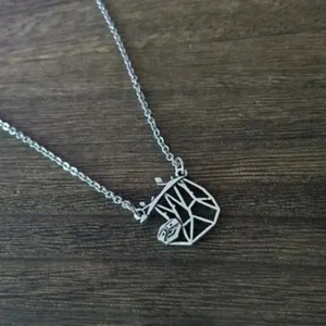 Collier pendentif mignon paresseux, bijoux animaliers tendance pour femme, charmante amulette paresseux, pendentif animal de compagnie, cadeau adorable pour elle - Product Image 1