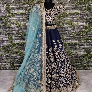 Impresionante vestido de seda Lehenga Koti nupcial 2021 adornado con cuentas de cristal y trabajo de piedra para bodas - Product Image 1