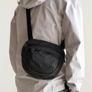 ユニセックス 軽量 防水 サイクリング ランニング ウエストベルト カスタムデザイン タクティカル スリング ショルダーバッグ メッセンジャーバッグ - Product Image 1