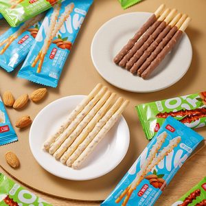 Biscuits aux morceaux de noix véritable saveur lait, délicieux bâtonnets de biscuits croustillants enrobés de <span class=keywords><strong>chocolat</strong></span>, parfaits pour les collations. - Product Image 2
