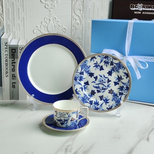 Hot Selling Gold Rim Fine Bone China Porcelain Dinner Set Wholesale Ceramic Wedding Decoration Blue <b>Dinnerware</b> Set - Product Image 1