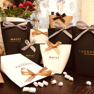 Boîte cadeau 'Merci' en papier kraft avec ruban noir et blanc pour mariages et événements - Product Image 5