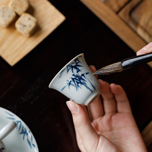 Taza de té de cerámica esmaltada antigua Guanlan, azul y blanca con diseño de bambú, estilo chino de alta gama, taza individual para degustación de té. - Product Image 4