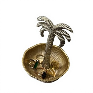 Bandeja de Joyería de Metal Dorado con Diseño de Palmera, Soporte Decorativo de Escritorio para Anillos y Accesorios - Product Image 1