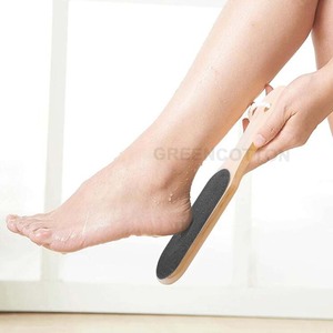 Holz-Fußschrubber mit Eigenem Logo, Langer Griff, Bimsstein-Fußfeile, Doppelseitige Fußfeile, Fersenreiniger, Fußpflegewerkzeug für Zuhause - Product Image 5