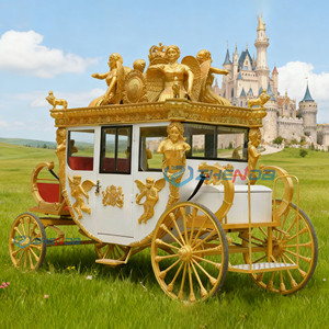 Escultura Ornamentada en Oro Blanco de Carruaje Real con Caballos para Fotografía de Bodas, Desfiles y Eventos - Product Image 2
