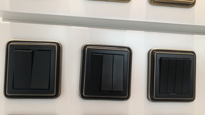 86 Interruptor basculante montado en la pared Panel de cobre Estilo retro Latón antiguo Color UK 250V 1/2/3/4 GANG Multi Socket Outlet Villa Dimmer - Product Image 5