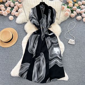 Robes décontractées imprimées à manches courtes et col en V, style bohème, pour les vacances à la plage - Product Image 2