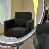 Chaise de barbier professionnelle en acier inoxydable, très vendue, avec siège en similicuir, repose-pieds amovible, réglable, design moderne et minimaliste