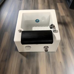 Sillón de Pedicura Europeo Moderno y de Lujo con Bañera Portátil para Spa de Pies y Funciones de Manicura - Product Image 2