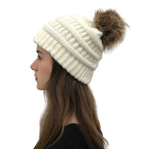 Bonnet tricoté d'hiver pour femmes avec pompon en fausse <span class=keywords><strong>fourrure</strong></span> Bonnet en tricot chaud pour femmes - Product Image 1